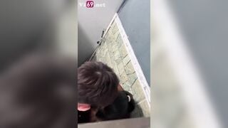 Quay lén đôi bạn họp lớp lén đụ trong wc