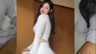 Cô giáo xinh đẹp dâm đãng và cậu học trò cuối cấp may mắn