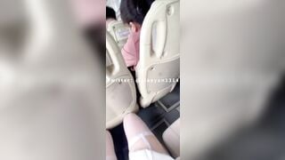 Cô gái khoe lồn trên xe buýt 3