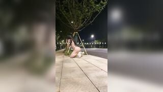 Cô gái khoe lồn trước mặt người lạ 2