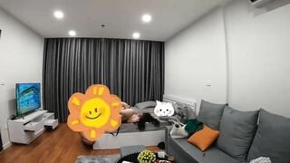 Địt em từ phòng khách tới phòng ngủ