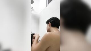 2 đứa bạn thân tắm chung, Khám phá cơ thể r djt nhau sướng vl ra