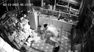 Hack cam quay lén địt nhau vụng trộm với mẹ kế khi bố vắng nhà