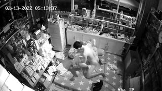 Hack cam quay lén địt nhau vụng trộm với mẹ kế khi bố vắng nhà