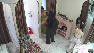 Hack camera shop quần áo gái vú to thay đồ