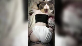 Doggy em ghệ mông to còn mặc đồ
