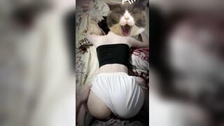 Doggy em ghệ mông to còn mặc đồ