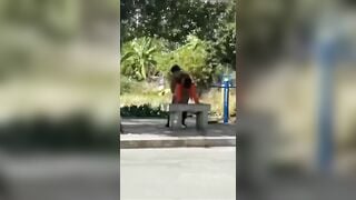 Đang địt nhau public thì bị người dân lao vào đánh hội đồng vì tưởng hấp diêm