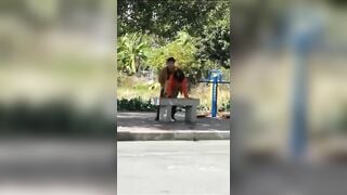 Đang địt nhau public thì bị người dân lao vào đánh hội đồng vì tưởng hấp diêm