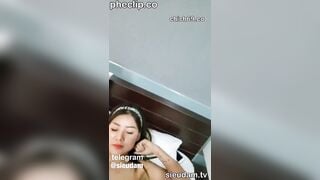 Con bạn đòi đi du lịch cùng Hứa cho djt nhau và khi đến khách sạn