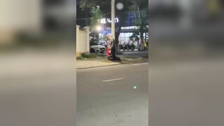 Clip Hot MXH  1 cặp nước ngoài bú cặc ngay giữa đường đà nẳng VN