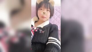 Thịt em học sinh tóc ngắn