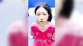 Địt bé gái mới lớn bị bán qua Cam