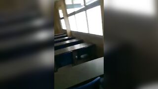 Tan học rồi mà 2 em vẫn ở lại trường địt