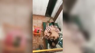 Quay lén cặp đôi phòng bên