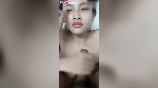 Gương mặt tận hưởng của em khi được sờ cu khủng