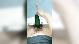Em gái Nứng lồn thủ dâm bằng dưa leo