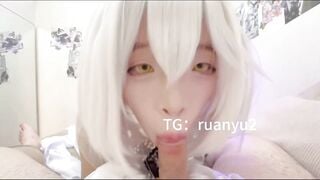 Em cosplayer bj cho bắn vào mồm phê