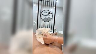 Đi triệt lông cu mà em nhân viên cứ mân mê như này ra mẹ nó tinh ngại vkl