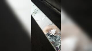 Quay lén bạn của em gái đi tắm