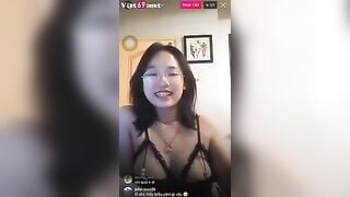 Teen live show hàng và đồ chơi tình dục