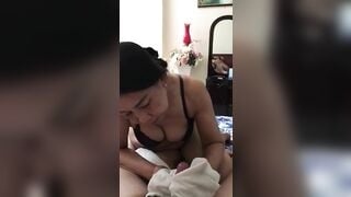 Gọi nhầm chị máy bay già quá 😭😭😭