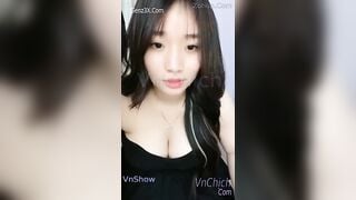 Có con bạn thân xinh gái vú to ngày nào nó live cũng qua để được sờ vú free thích vkl