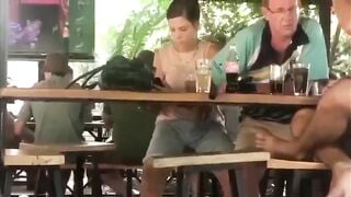 Móc lồn người yêu giữa chốn đông người