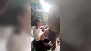 Nữ quản giáo cho tù nhân đụ thoả thích