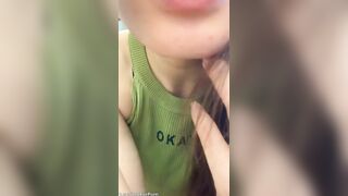 Cô em chân dài thủ dâm nứng quá