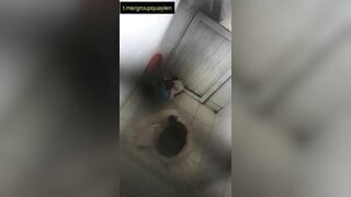 Quay lén gái tắm lồn nhiều lông