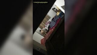 Quay lén chị gái thay đồ 2