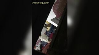 Quay lén chị gái thay đồ 2