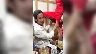Em rau thách thức dám bú lồn ẻm trước mặt mọi người không và cái kết