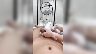 Tiếp tục series đi spa triệt lông chịm được gái sờ chim sướng 2