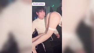 Thác loạn Karaoek, E gái lấy lồn gạ djt a nhân viên thác loạn