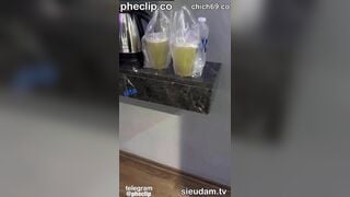 Dẫn em đi ăn, Lén sờ lồn bóp vú ở quán được E nó cho djt nhau
