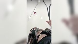 Gái xinh Nhét Toy vào Lồn ở TTTM rung chảy cả nước