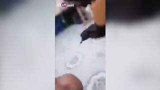 Nhậu say, MbBG bị 2 thg già Bú lồn bóp vú đjt tập thể
