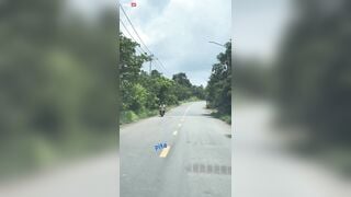 Độc lạ, Pita Dùng oto gạ E HS lên xe đèo ra nhà nghỉ djt nhau