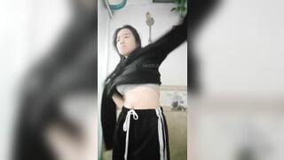Em gái đi tắm khoe dáng ngon hàng ngon quá