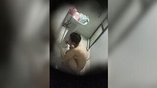 Siêu phẩm rình mãi mới kiếm đc cái lỗ để coi em tắm