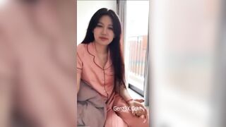 Mới sáng sớm con vợ đã nứng lồn gạ chồng địt vú to lồn ngon