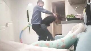 Tụt quần Hấp dâm Con bạn đang Nấu ăn bị nó chửi Súc vật