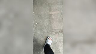 sục sau lưng em học sinh
