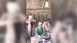 Độc lạ, Cafe chòi Ông cụ bị 2 e Méng Khỏa thân móc lồn djt nhau
