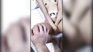 Em gái xinh bị mấy thằng anh trai bắt bú cu hấp dâm tập thể dâm đãng