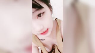 Bé hs núm vú tụt