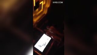 Quay thằng bạn chịch với người lạ trong Bar