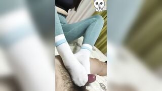 Mặc legging lộ mép con chem chép